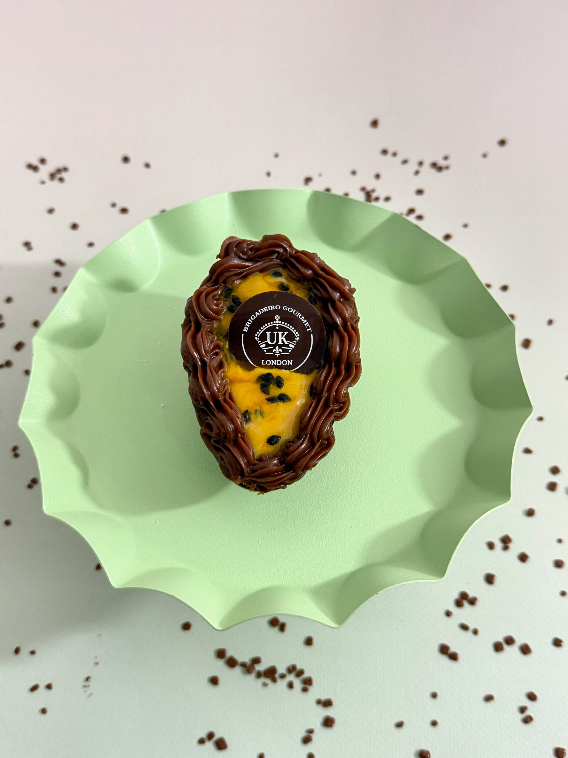 Passion fruit brigadeiro and mascarpone cream – Easter Egg 210g